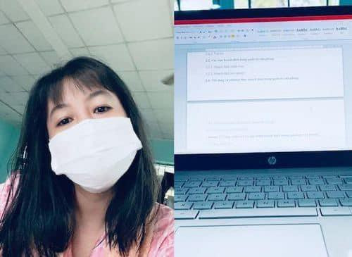 Dù bệnh, nữ giảng viên vẫn không bỏ bê công việc.