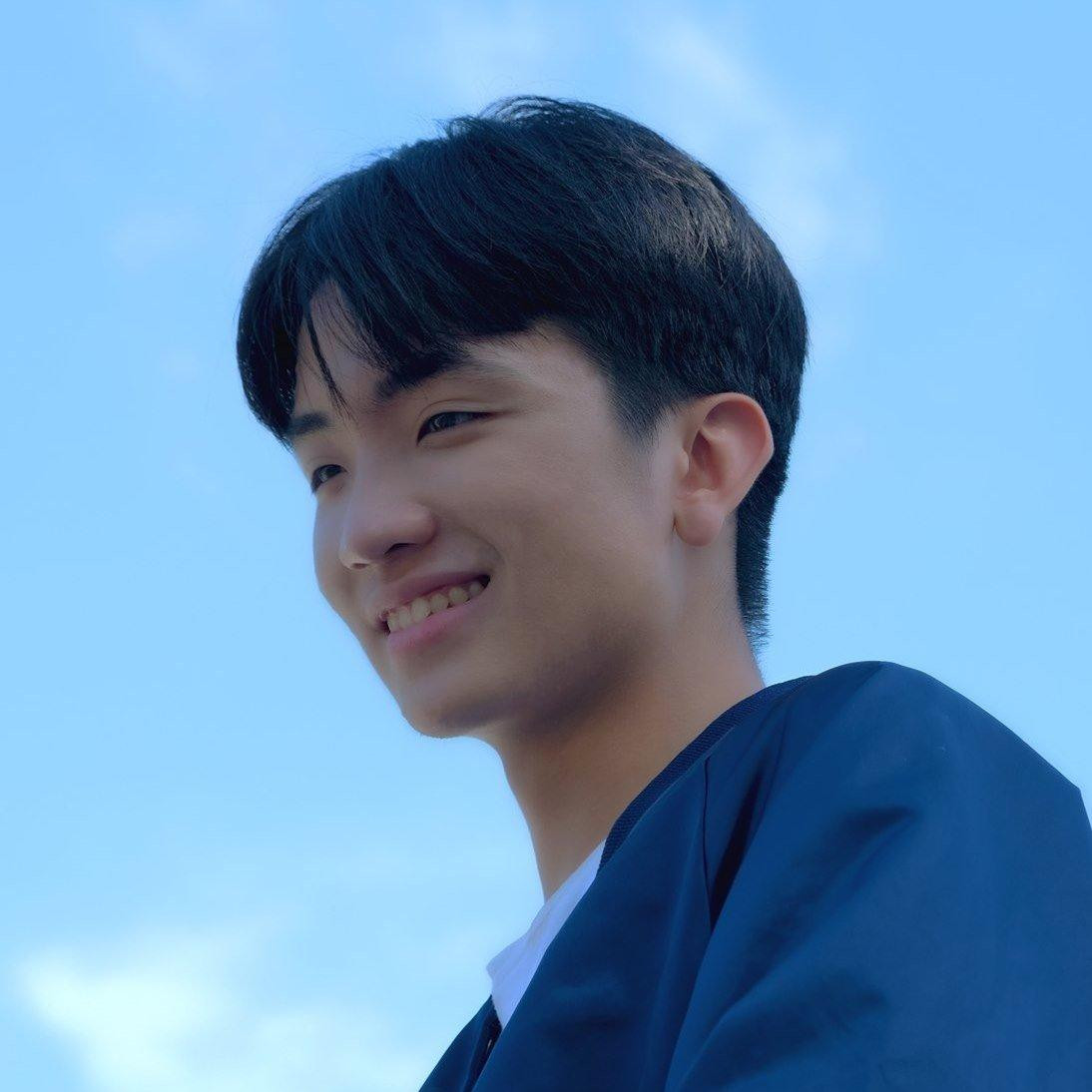 Nguyễn Lê Sony - người tham gia trình bày ca khúc Những anh hùng Việt Nam cùng với Phong và Diêu.