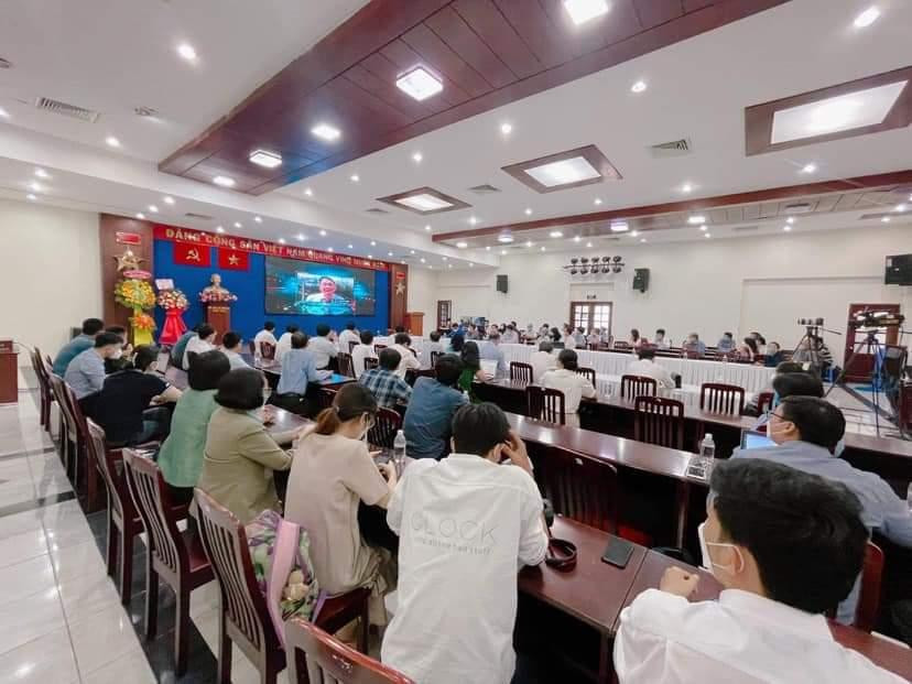 Các đại biểu tham dự chương trình.