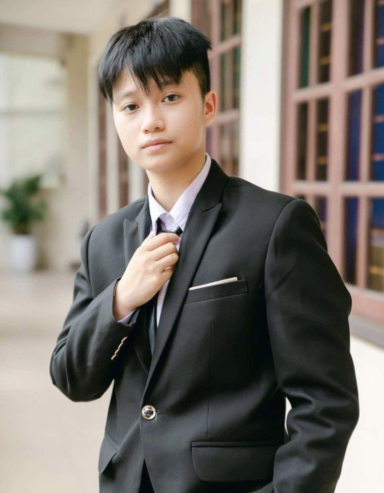 Học guitar giúp Hà Vi vui vẻ, yêu đời hơn. Học guitar giúp Hà Vi vui vẻ, yêu đời hơn.