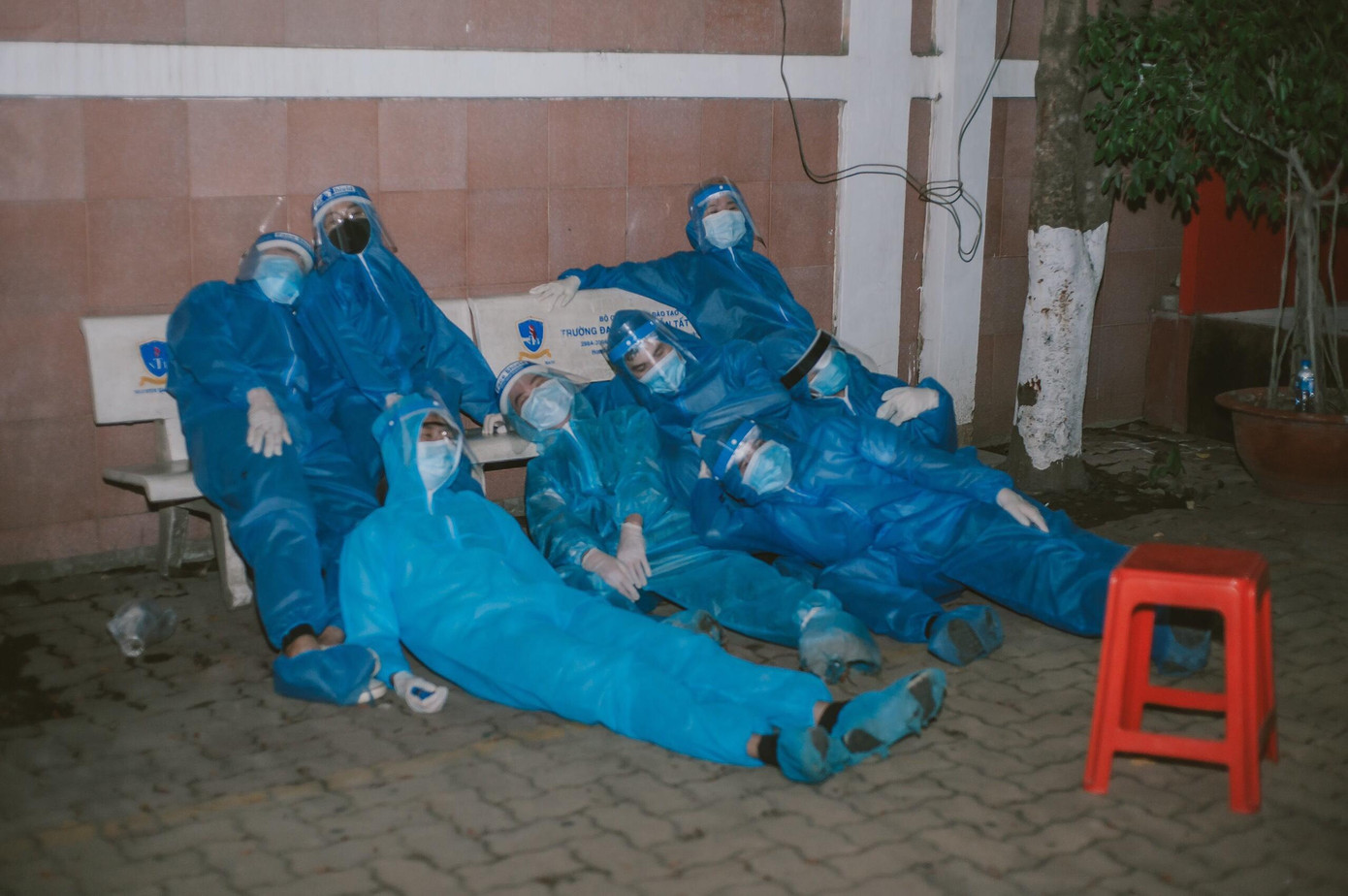 Công việc tham gia chống dịch vất vả nhưng Thanh Khoa vẫn luôn cố gắng hết mình.