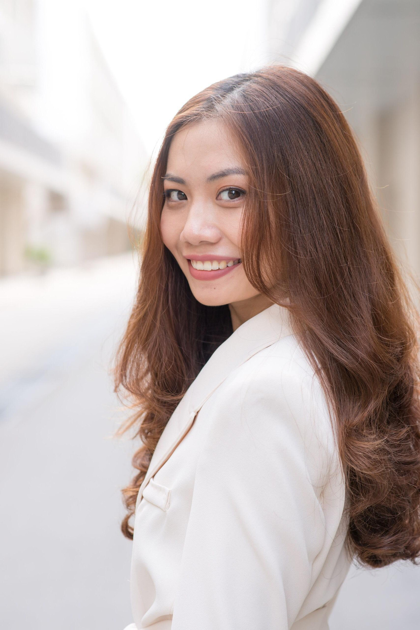 Thu chọn viết blog bằng song ngữ (Việt - Anh) để chia sẻ về những trải nghiệm của mình.