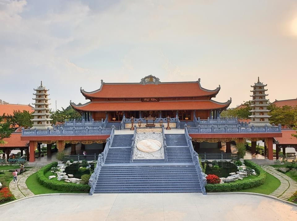 Tu viện Vĩnh Nghiêm (TP. HCM) qua ống kính của Thiên Lộc.