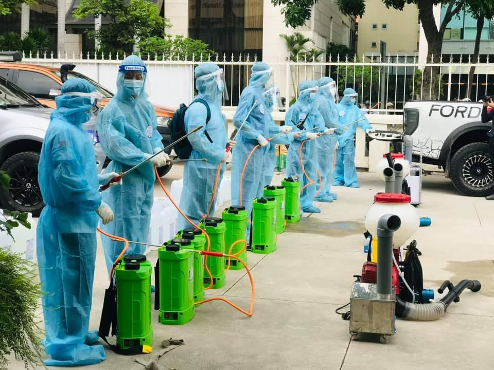 Hùng tham gia tất cả các công việc tình nguyện tại tâm dịch tại TP. HCM. (Ảnh: NVCC)