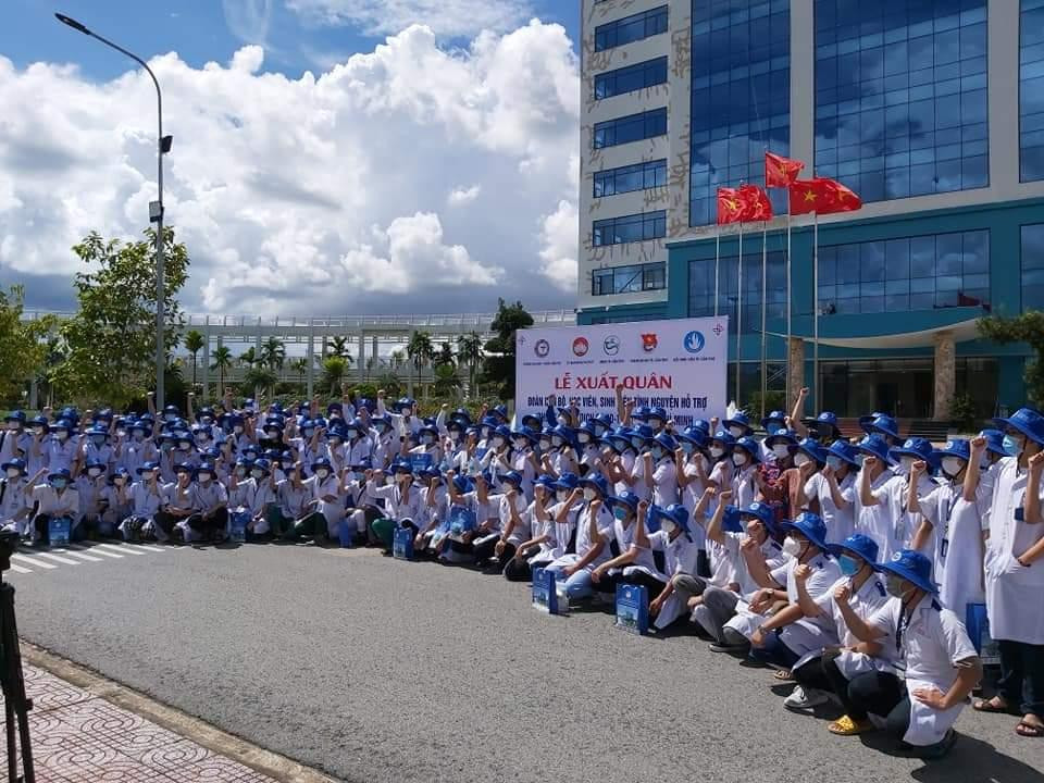 Sinh viên trường ĐH Y Dược Cần Thơ với quyết tâm hỗ trợ TP. HCM chống dịch. (Ảnh: Đoàn trường)