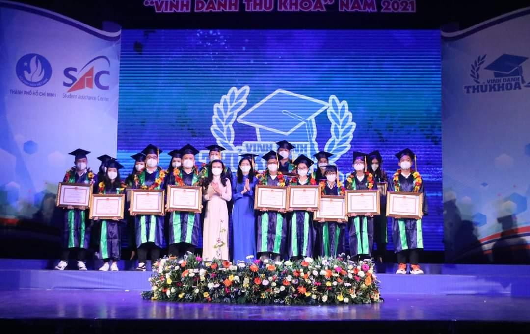 Nhiều thủ khoa đã từng tham gia hoạt động hỗ trợ chống dịch tại TP. HCM trong năm vừa qua.