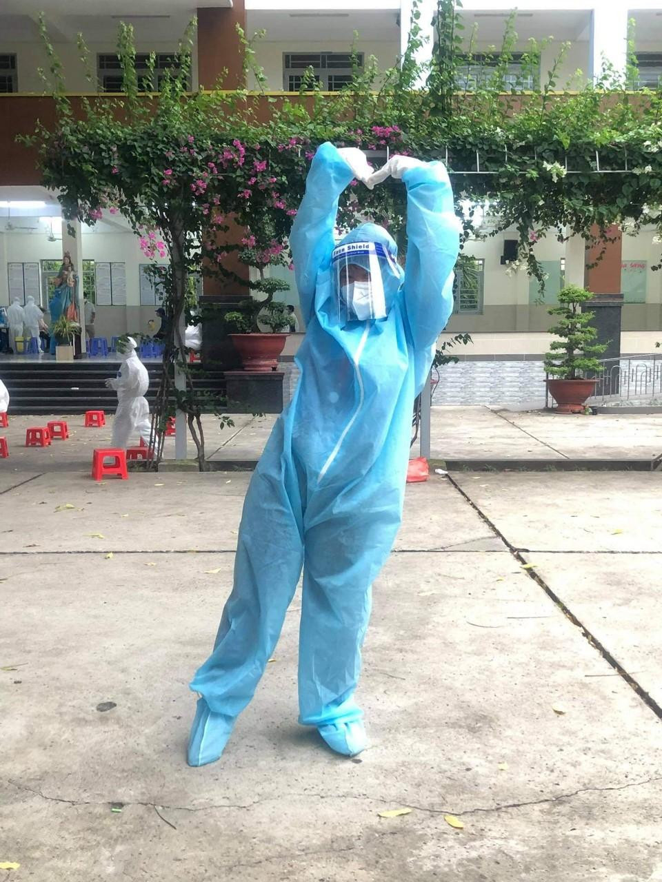 Ngọc Thùy luôn lạc quan truyền năng lượng tích cực đến mọi người.