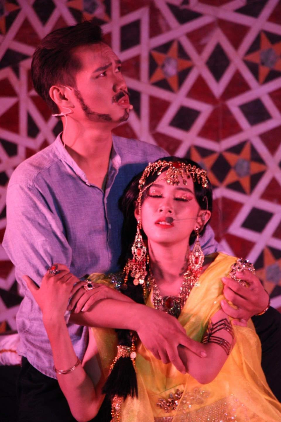 Một phân cảnh trong vở kịch đã công chiếu của đội kịch CKT.