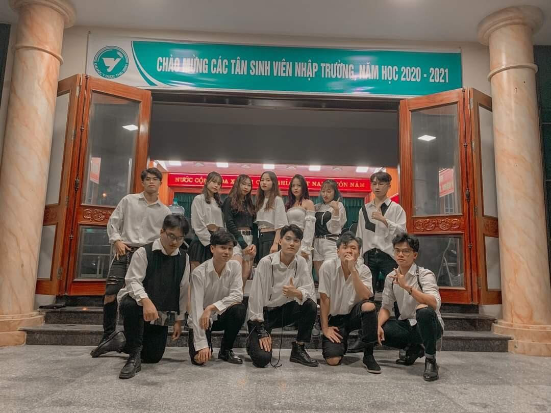 Xuân Vũ chịu trách nhiệm dẫn dắt CLB Dancesport của trường với vai trò Chủ nhiệm.