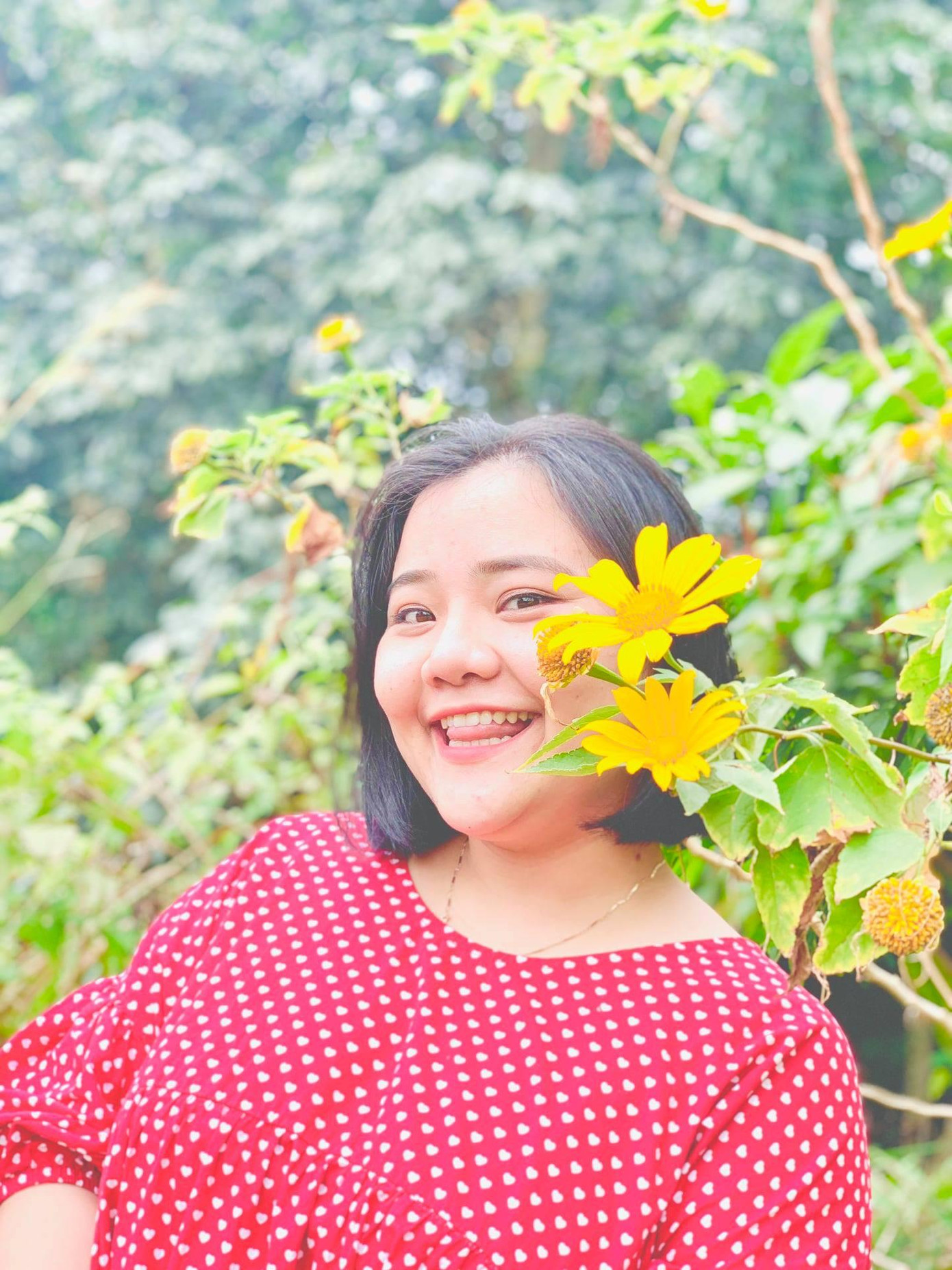 Thạc sĩ Tâm lí Đặng Thị Mai Ly giải đáp thắc mắc của sinh viên trong buổi talkshow.