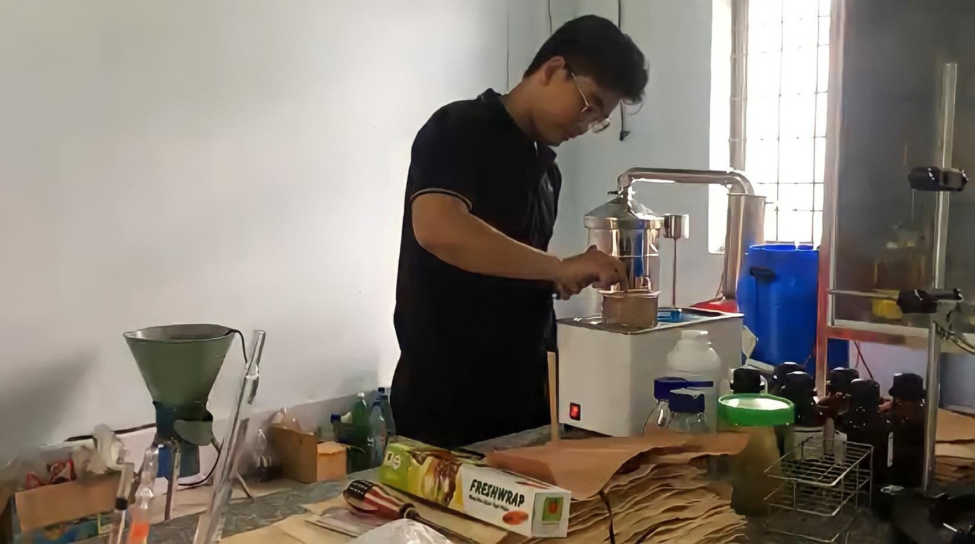 Nhóm điều chế sản phẩm trong phòng thí nghiệm.