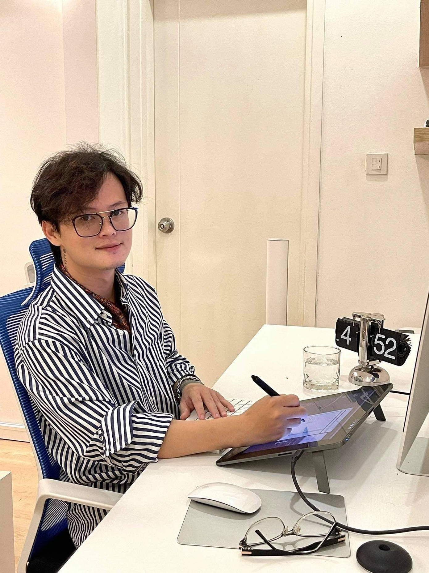 Nếu dịch kết thúc sớm, anh Thăng dự định sẽ mở một triển lãm cho những “đứa con tinh thần” của mình. Số tiền thu được từ triển lãm sẽ được anh sử dụng để giúp đỡ cho những ai gặp khó khăn vì dịch bệnh.