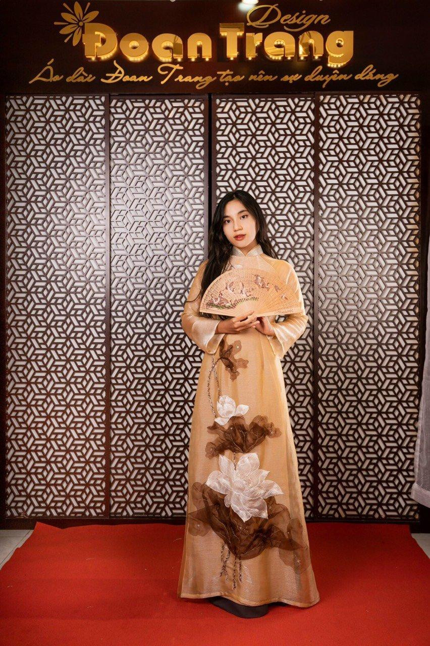 Được góp mặt trong sự kiện "Áo dài và điện ảnh" đối với Anh Thư là một niềm vui lớn.