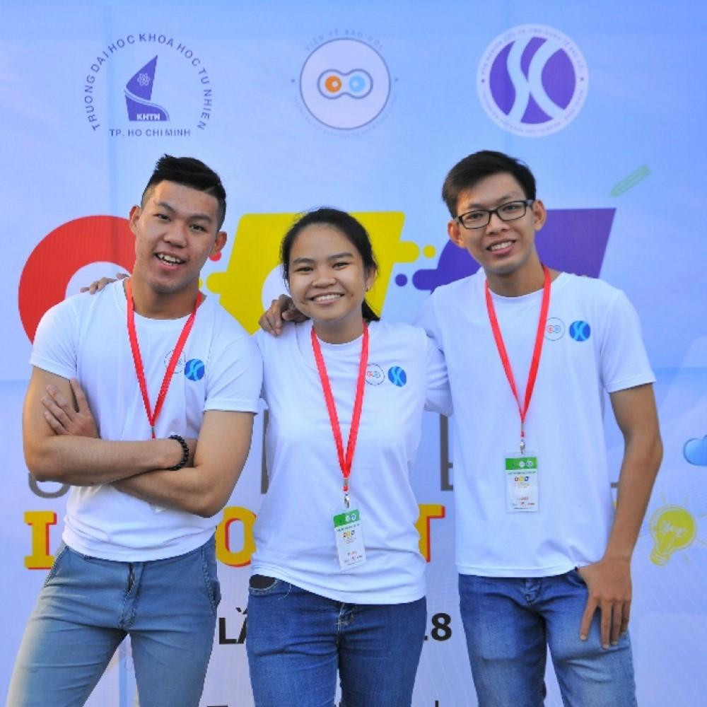 Nhóm tác giả với sáng chế sản xuất protein từ vi khuẩn E.Coli trong phòng thí nghiệm. Nhóm tác giả với sáng chế sản xuất protein từ vi khuẩn E.Coli trong phòng thí nghiệm.