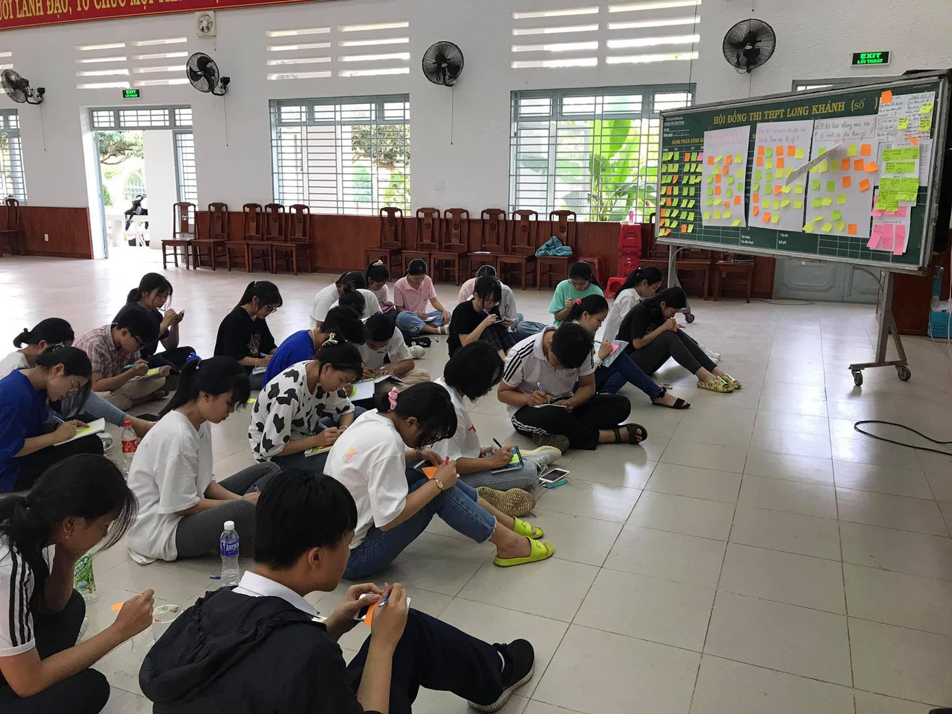 Thảo thường xuyên tổ chức các hoạt động ngoại khóa để rèn luyện kỹ năng cho các em học sinh.