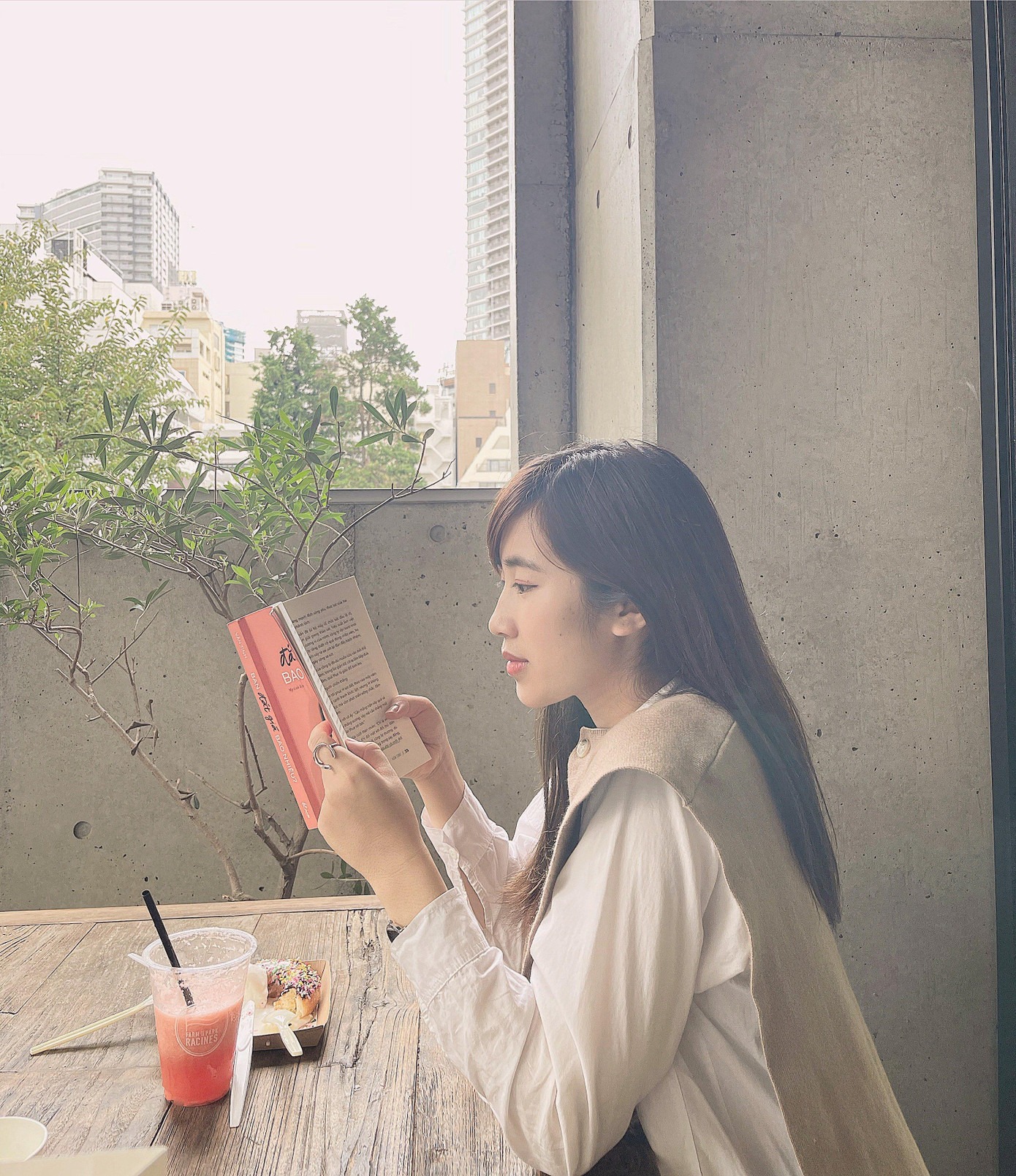 Tương lai, Trang hi vọng có thể xây dựng tủ sách này trên mọi miền đất nước. Tương lai, Trang hi vọng có thể xây dựng tủ sách này trên mọi miền đất nước.