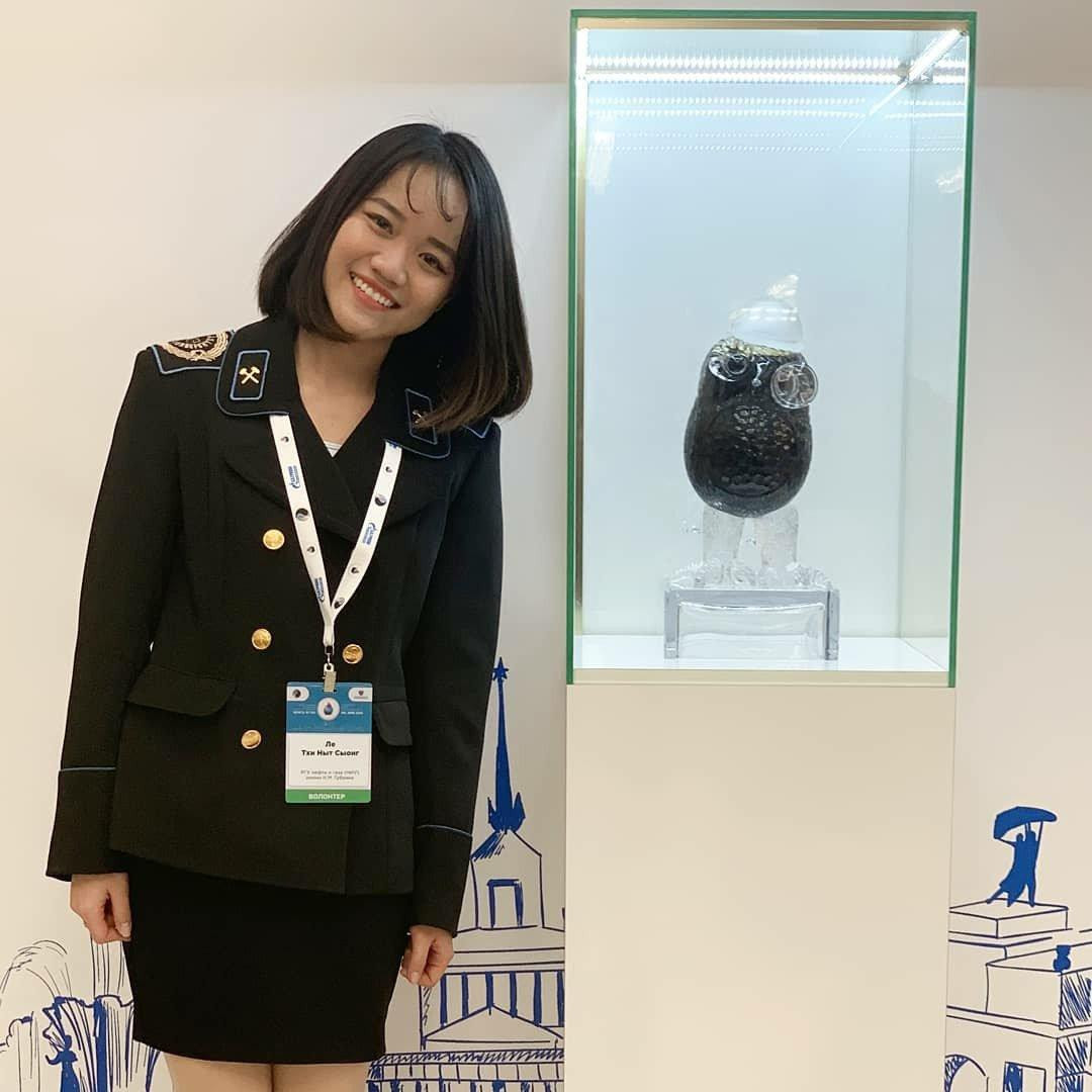 Nhựt Sương không chỉ học tập tốt mà còn năng nổ tham gia các hoạt động. Nhựt Sương không chỉ học tập tốt mà còn năng nổ tham gia các hoạt động.