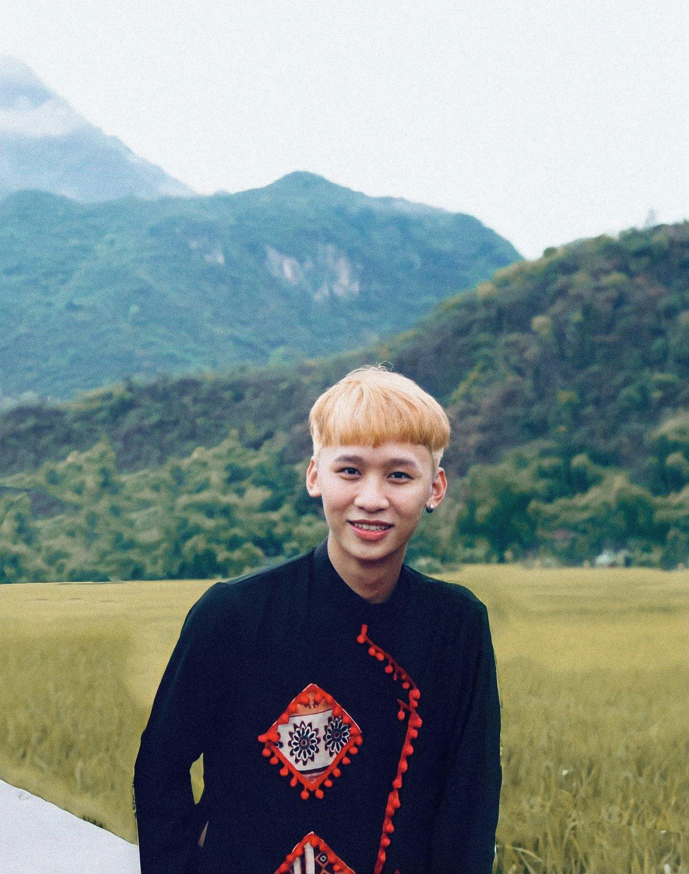 Việc mọi người đón nhận các thiết kế là niềm vui với Kế Toàn. Việc mọi người đón nhận các thiết kế là niềm vui với Kế Toàn.