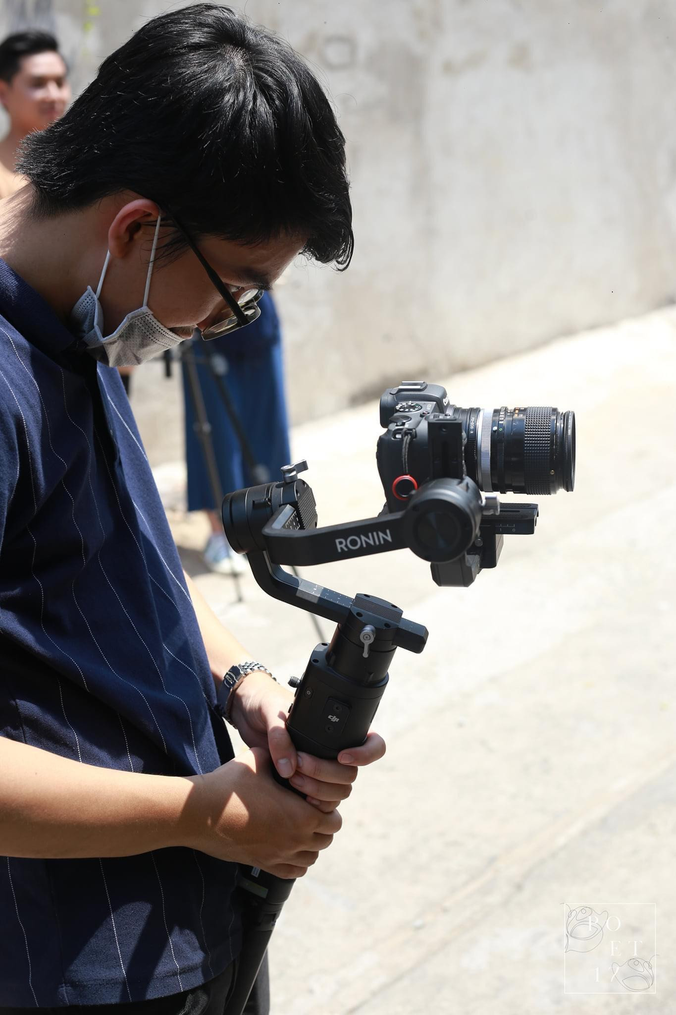 Đội ngũ Poet17 đã từng vất vả lên kịch bản, quay dựng trong nhiều tháng để “xuất lò” những thước phim mộng mơ. Đội ngũ Poet17 đã từng vất vả lên kịch bản, quay dựng trong nhiều tháng để “xuất lò” những thước phim mộng mơ.