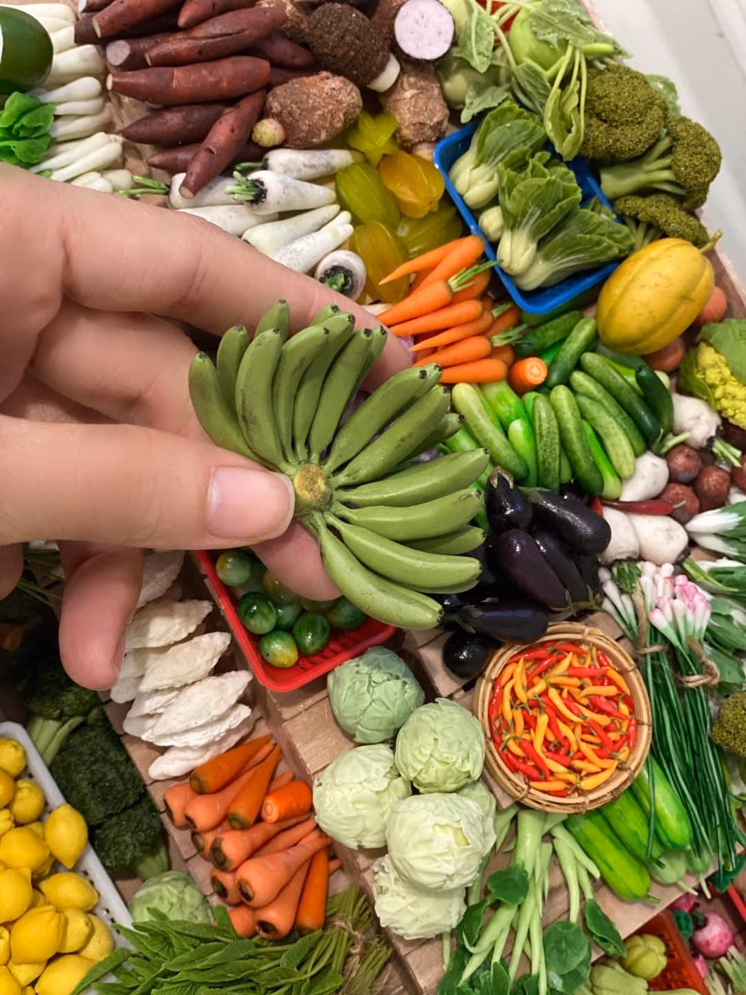 Những sản phẩm rau, củ, quả bằng đất sét do Quỳnh tạo ra.