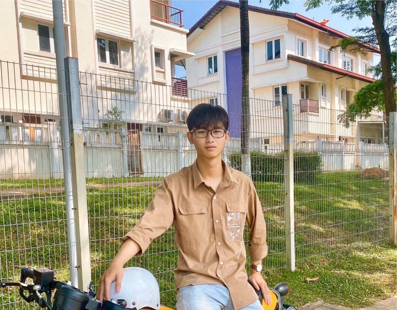 Dũng cảm thấy yêu quý gia đình hơn sau khoảng thời gian giãn cách tại TP. HCM. Dũng cảm thấy yêu quý gia đình hơn sau khoảng thời gian giãn cách tại TP. HCM.