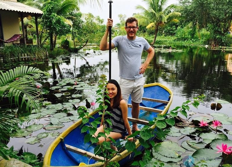 Những Farmstay với khung cảnh đậm chất quê ở dọc ven đường.