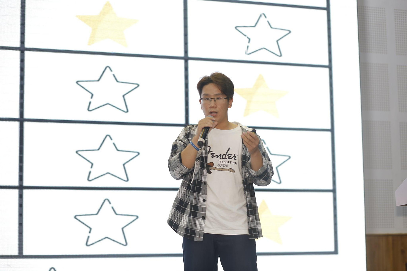 Duy đã xuất sắc đạt được ngôi vị Quán quân của cuộc thi khởi nghiệp trẻ.