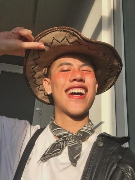 Hứa Vương Kỳ, chàng sinh viên đa tài với giọng hát cuốn hút.