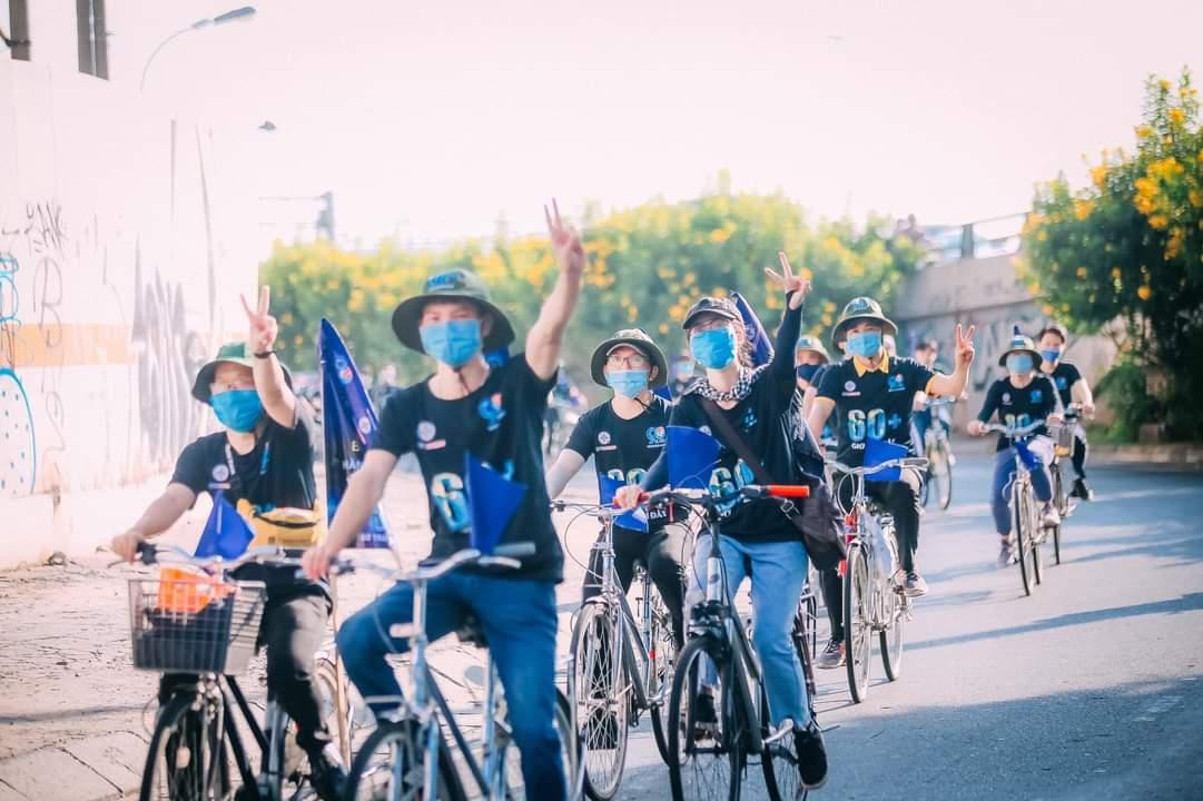 Rất đông các bạn sinh viên cùng hưởng ứng sự kiện "Giờ Trái Đất" để truyền đi thông điệp "Hãy lên tiếng vì thiên nhiên" (Ảnh: Thành Đoàn TP. HCM)