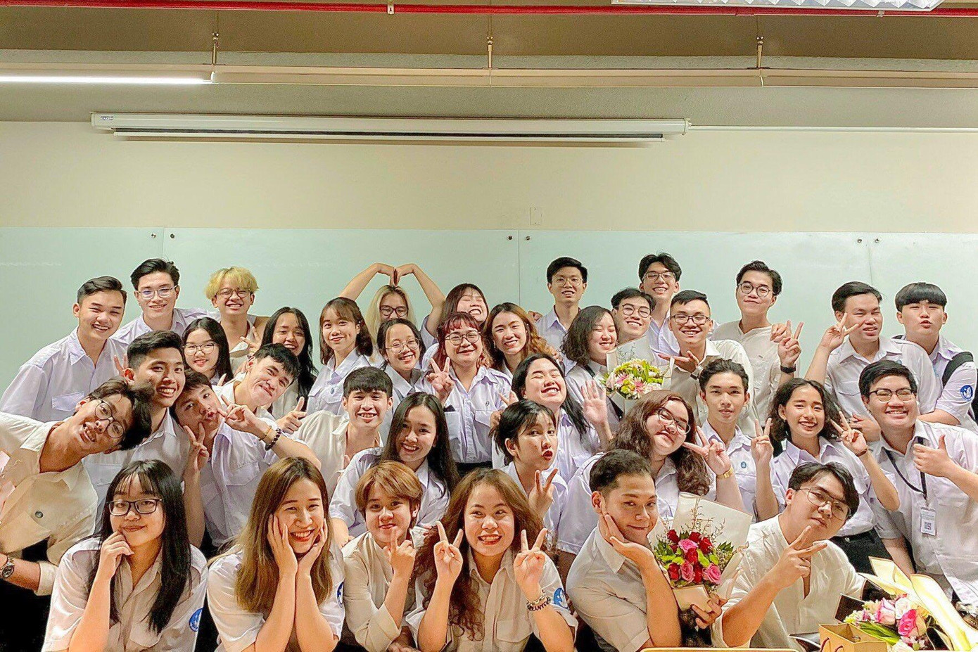 Minh Trí và Ban Chấp hành đoàn khoa với nhiều chương trình sáng tạo cho sinh viên.