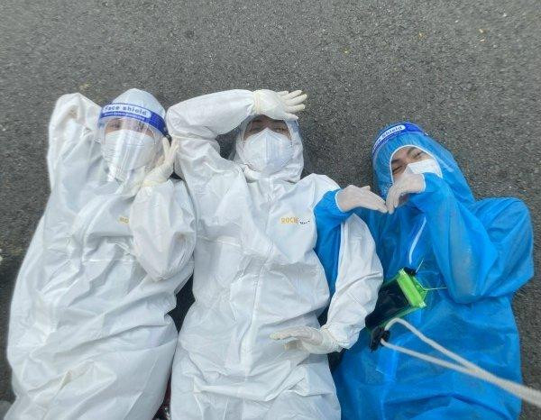 Khoảnh khắc nhí nhảnh của các tình nguyện viên nhóm Huy.