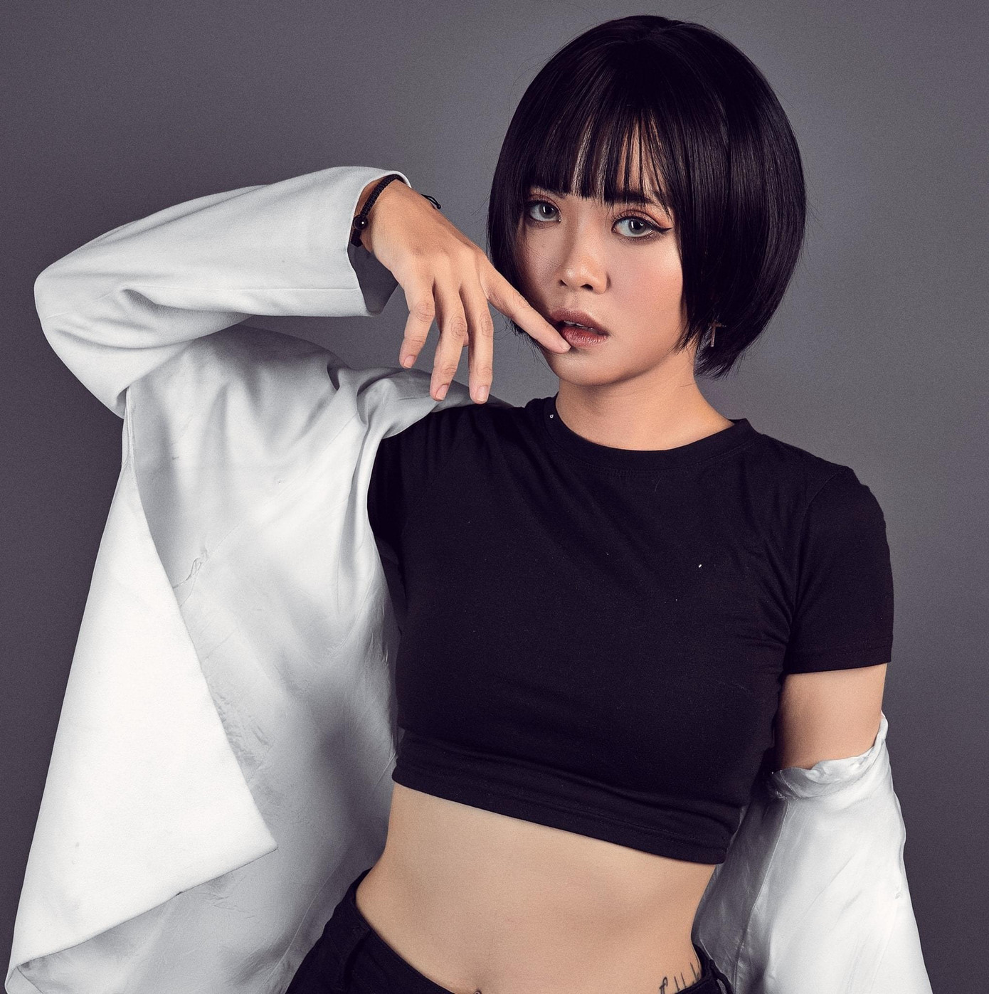 Trong tương lai, Phụng Hoàng sẽ tiếp tục phát triển bản thân, trau dồi, học hỏi nhiều hơn và tham gia nhiều dự án về phim, ảnh.