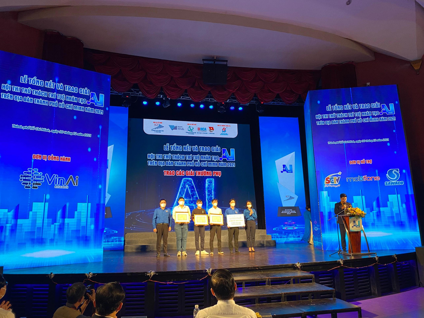 Giải Nhất hội thi được trao cho nhóm sinh viên trường ĐH Khoa học Tự nhiên (ĐHQG TP. HCM).