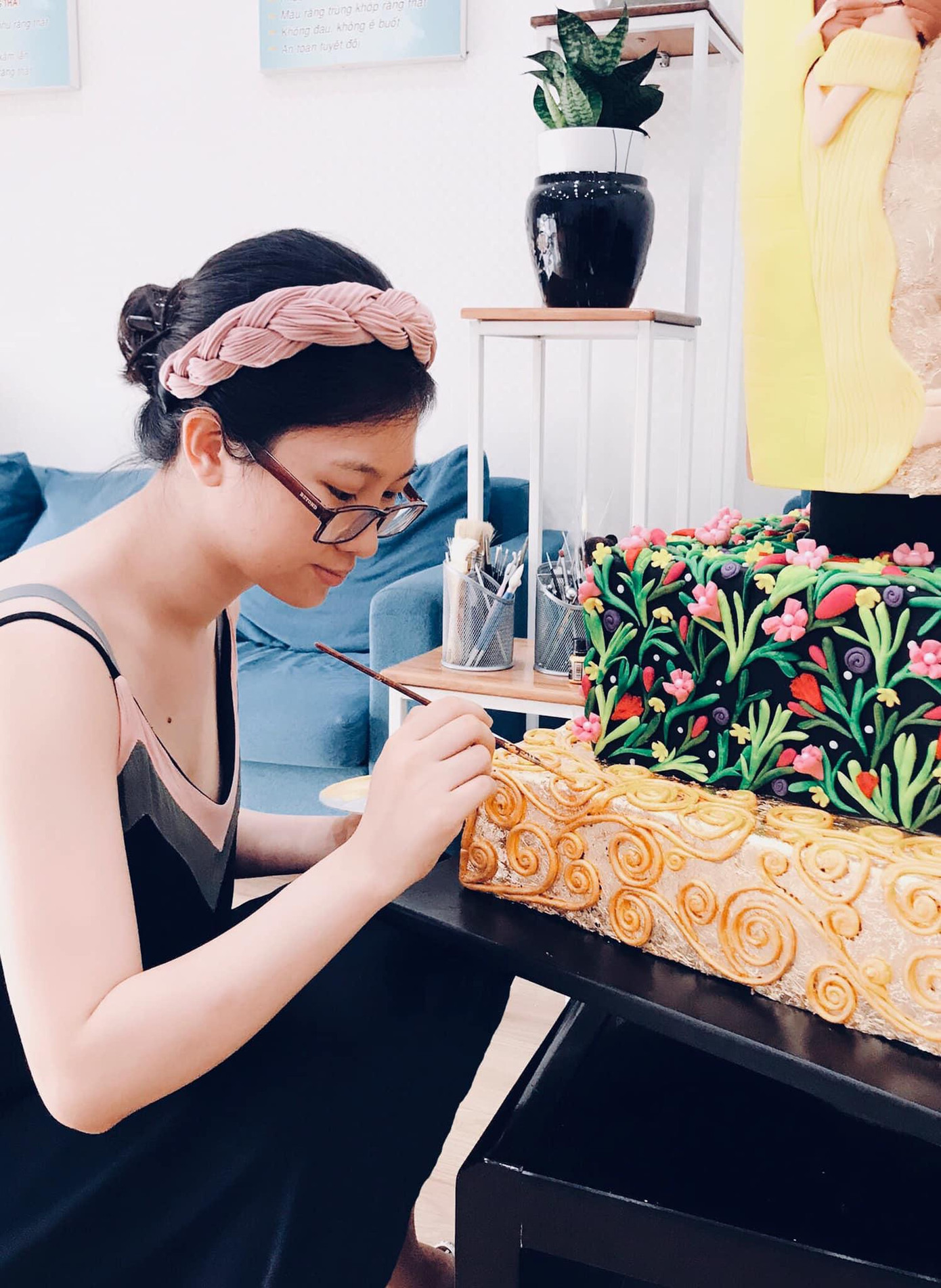 Từ nhỏ, Thảo đã có một tình yêu bất diệt với công việc làm bánh. Từ nhỏ, Thảo đã có một tình yêu bất diệt với công việc làm bánh.