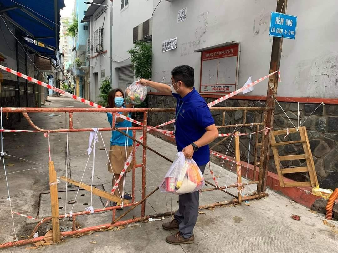Những phần lương thực, thực phẩm giúp sinh viên bớt khó khăn trong những ngày TP. HCM giãn cách.