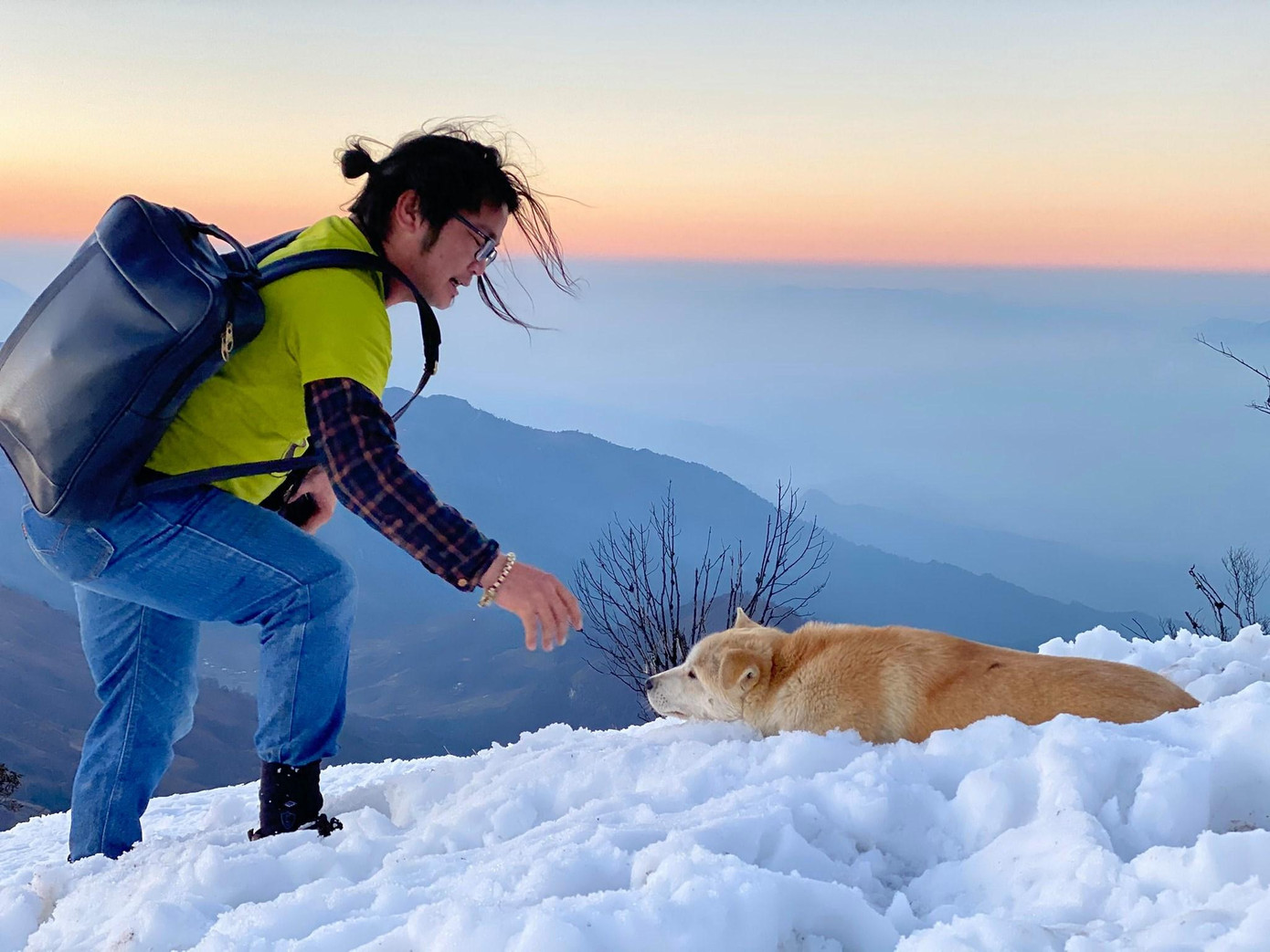 Thời gian qua, Gôn Râu đã kiếm sống bằng công việc buôn bán trái cây, thịt trâu gác bếp.