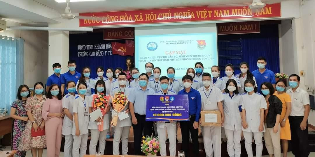 20 sinh viên trường CĐ Y tế Khánh Hoà lên đường hỗ trợ tỉnh Phú Yên chống dịch.