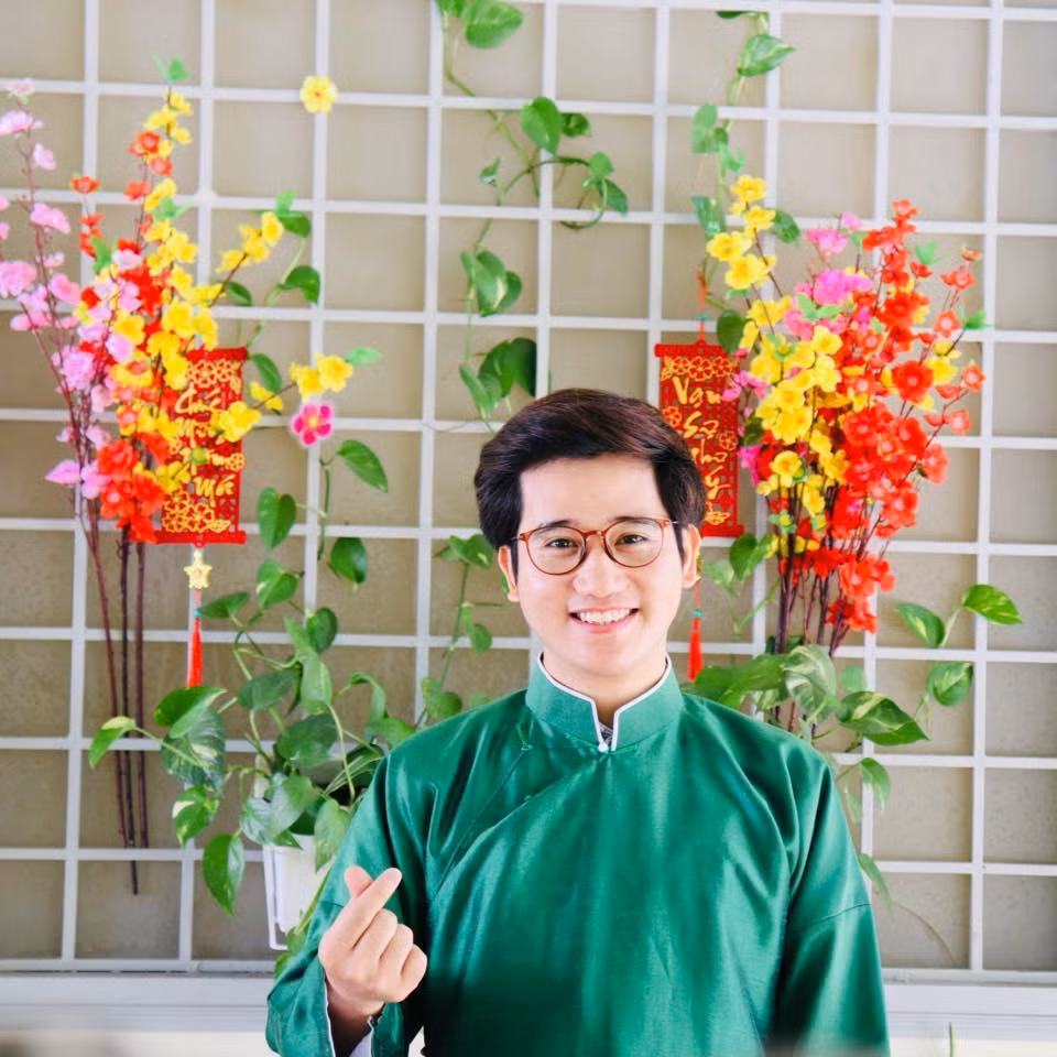 TS Nguyễn Văn Tường giải đáp các thắc mắc của các bạn sinh viên.
