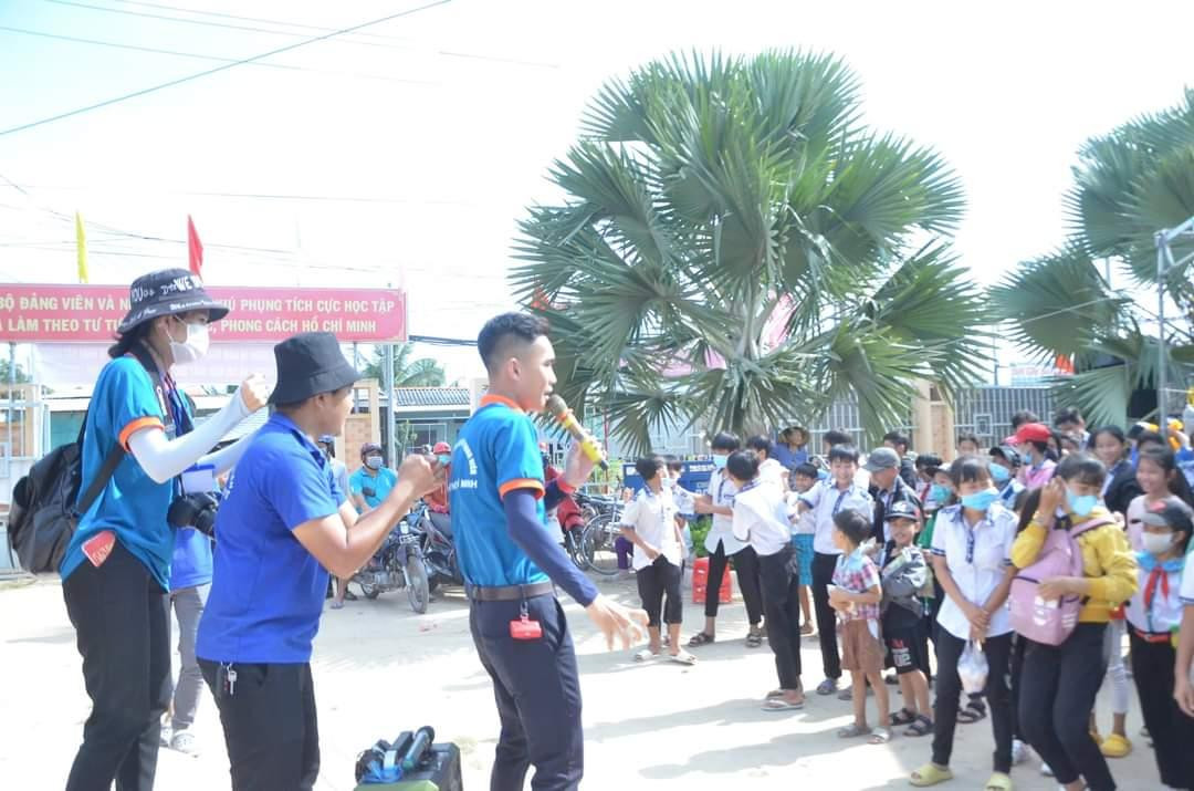 Những trò chơi kết nối được các tình nguyện viên của chương trình triển khai. Những trò chơi kết nối được các tình nguyện viên của chương trình triển khai.