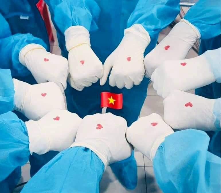 Ý chí quyết tâm của các bạn sinh viên ngành Y khi tham gia lực lượng tuyến đầu chống dịch. Ý chí quyết tâm của các bạn sinh viên ngành Y khi tham gia lực lượng tuyến đầu chống dịch.