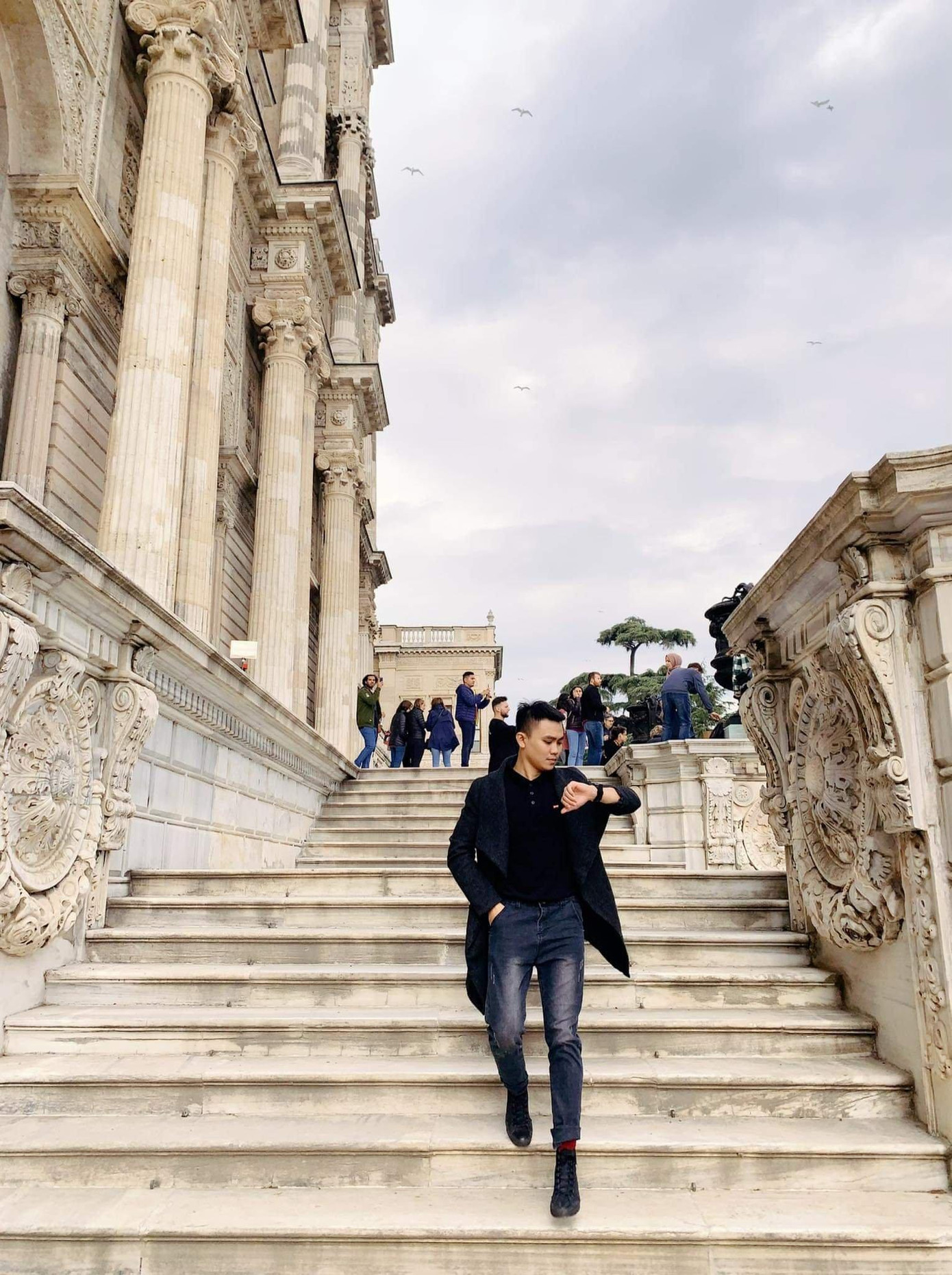 Bữu Hòa trong một chuyến đi Châu Âu trước khi dịch bệnh bùng phát trên thế giới. (Ảnh: NVCC)