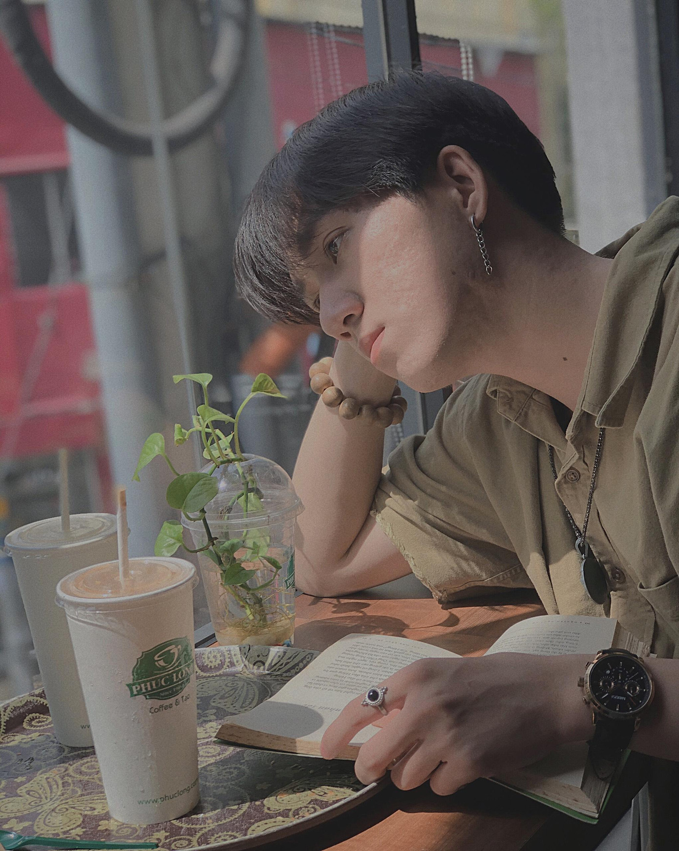 Nguyên Đán-chàng trai với tâm hồn lãng mạn, yêu nghệ thuật.