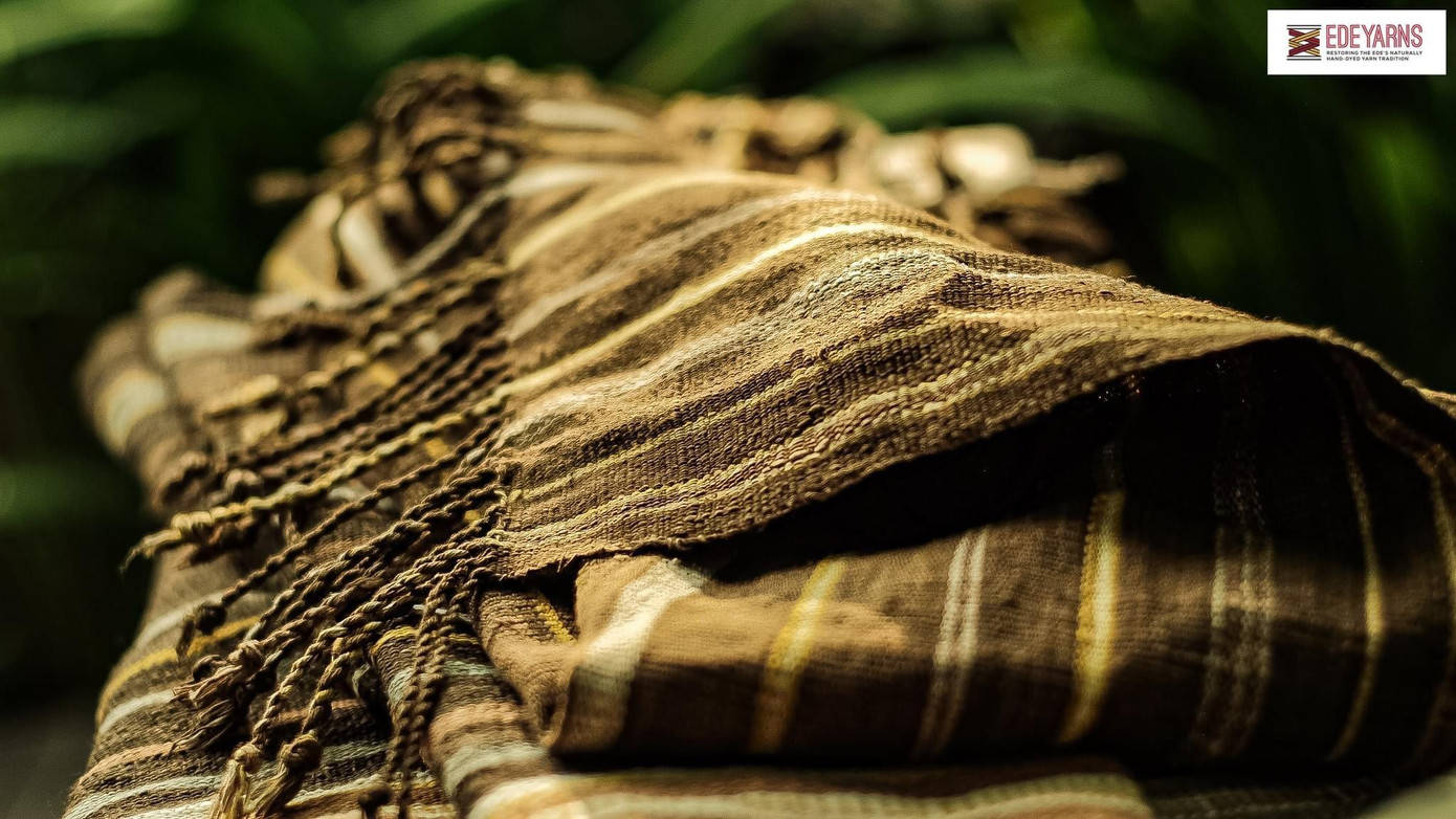 Sản phẩm thổ cẩm truyền thống của dân tộc Ê Đê được làm theo phương thức truyền thống.