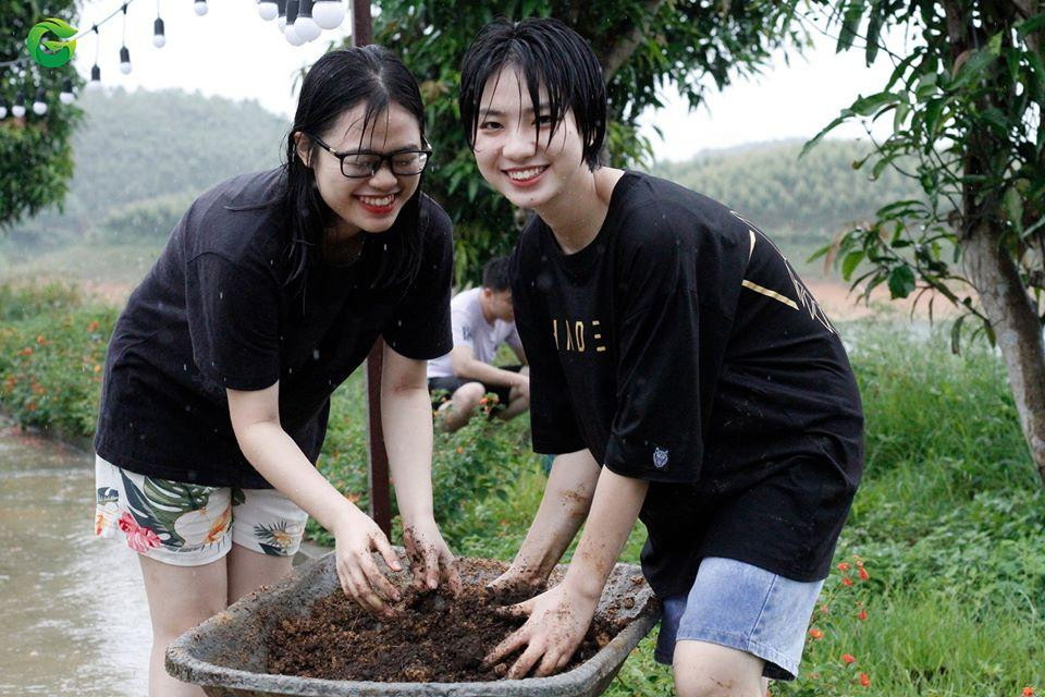 Dự án bảo vệ môi trường năm 2020 mang tên Green Wave được nhiều bạn trẻ trong và ngoài cộng đồng hưởng ứng tham gia. Dự án bảo vệ môi trường năm 2020 mang tên Green Wave được nhiều bạn trẻ trong và ngoài cộng đồng hưởng ứng tham gia.