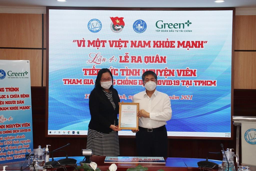 Đại diện Tập đoàn đầu tư tài chính Green+ nhận thư cảm ơn từ lãnh đạo trường ĐH Y Dược TP. HCM. Đại diện Tập đoàn đầu tư tài chính Green+ nhận thư cảm ơn từ lãnh đạo trường ĐH Y Dược TP. HCM.