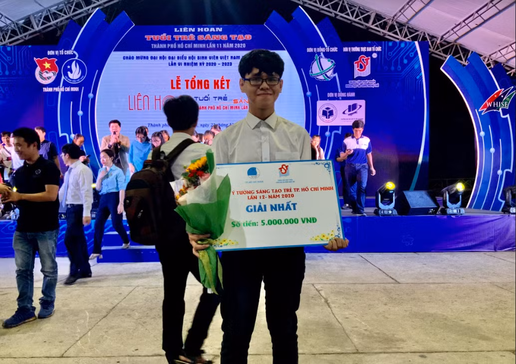 Hoàng Đạt vinh dự nhận nhiều giải thưởng với dự án ý nghĩa, thiết thực.