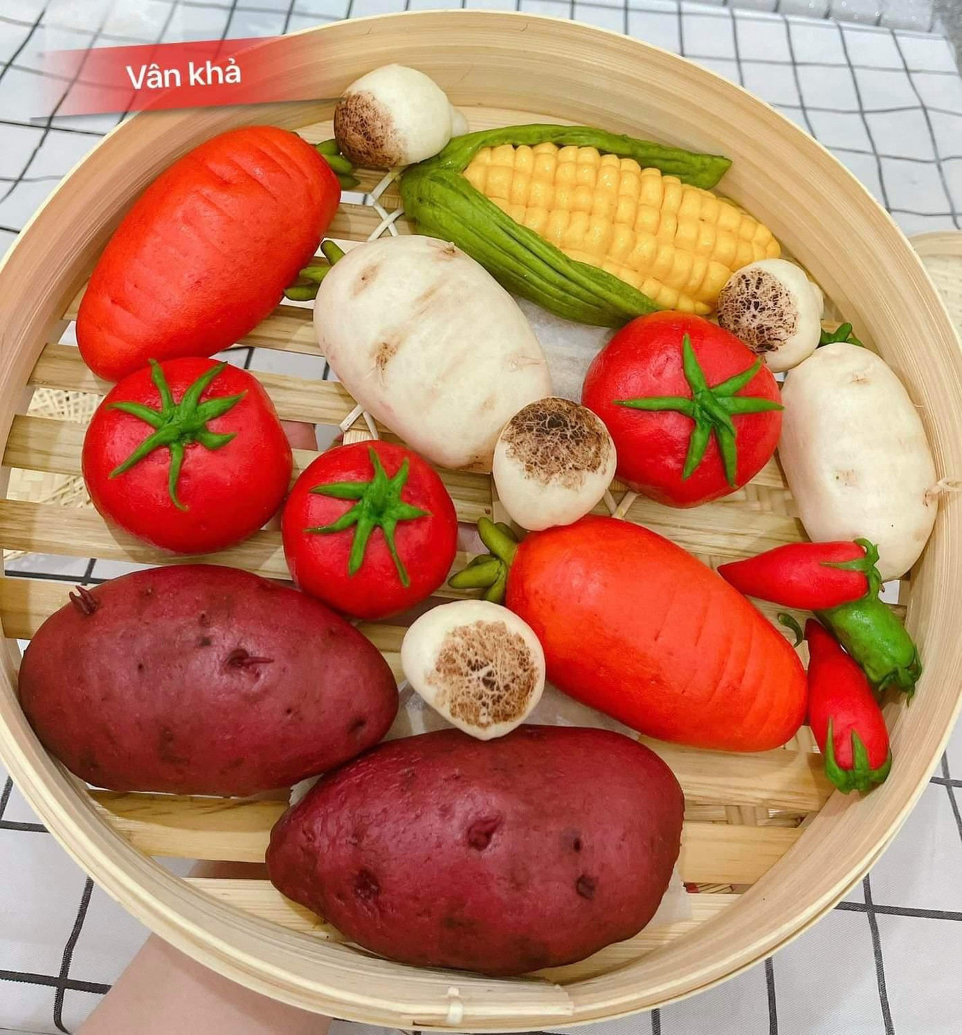 Những chiếc bánh bao do Vân tạo ra với hình thù giống các loại rau củ.