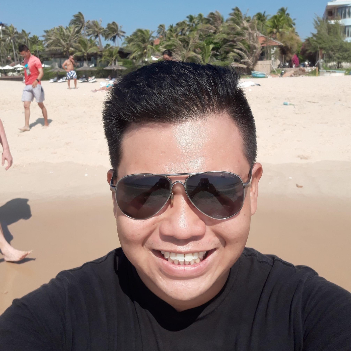 Chân dung anh chàng họa sĩ trẻ Hoàng Phong. (Ảnh: NVCC)