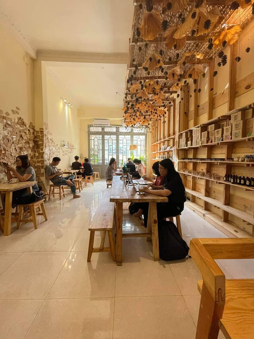 Quán luôn thu hút rất đông các bạn trẻ tìm đến mỗi ngày. (Ảnh: NVCC)