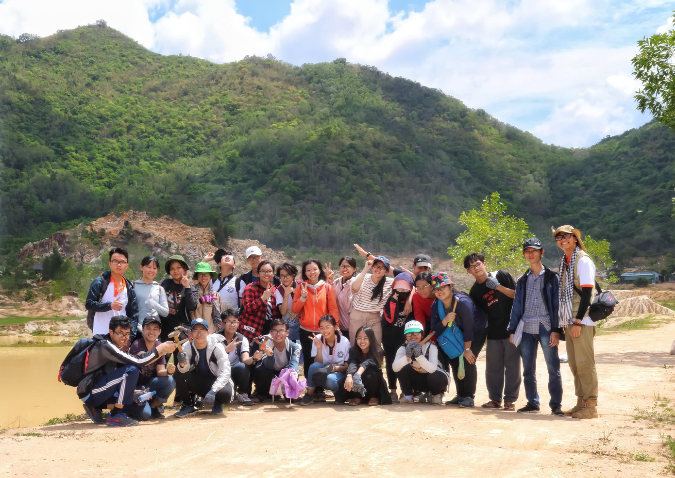 Chuyến thực địa tại núi Thị Vải của nhóm HCRT cùng các bạn trường Phổ thông Năng Khiếu TP. HCM.